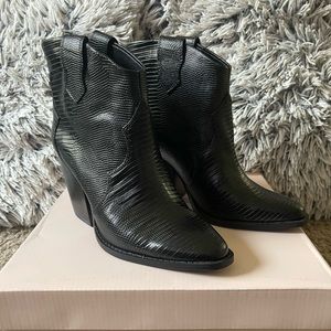 NIB Chinese Laundry Bonnie Booties